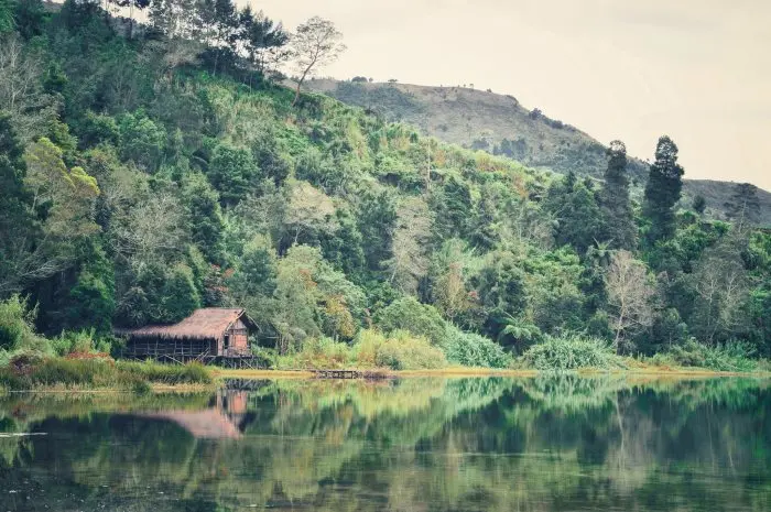 Sejarah Atau Legenda Telaga Warna