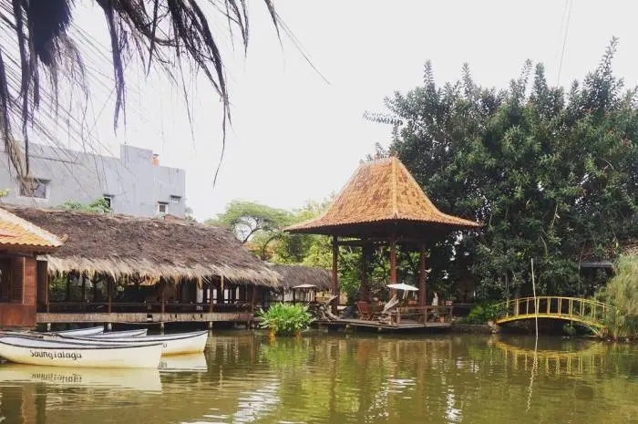 Saung Talaga, Destinasi Kuliner dengan View Alam yang Menkajubkan di Depok