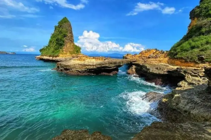 Pantai Tanjung Bloam