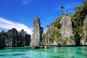 Tempat Wisata di Papua Barat yang Paling Populer dan Menarik Dikunjungi