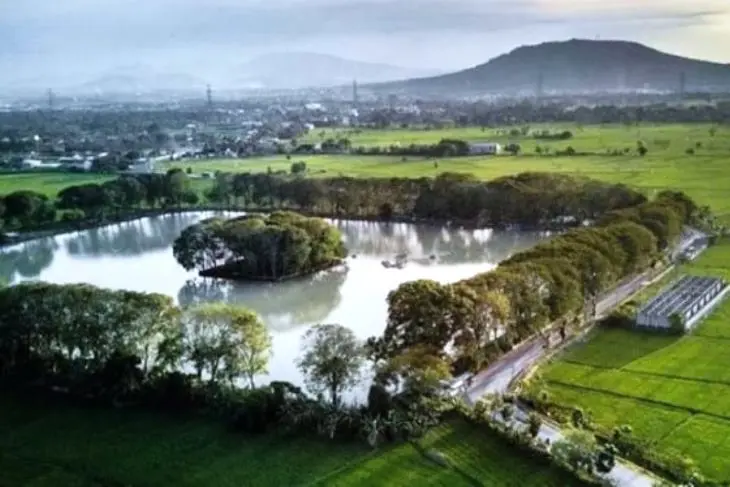 Danau Tasikardi - Tenang, Sejuk, dan Cocok Buat Piknik