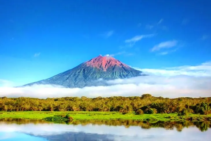 Gunung Tertinggi di Indonesia: The Seven Summits yang Wajib Kamu Tahu!
