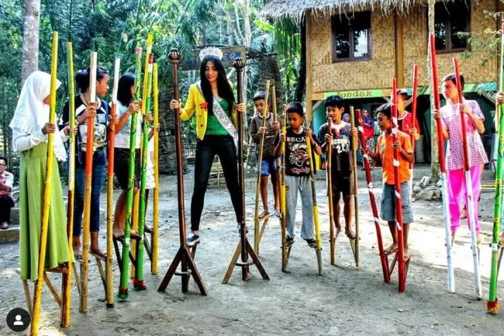 Kampung Wisata Belajar Tanoker - Serunya Egrang dan Budaya Lokal