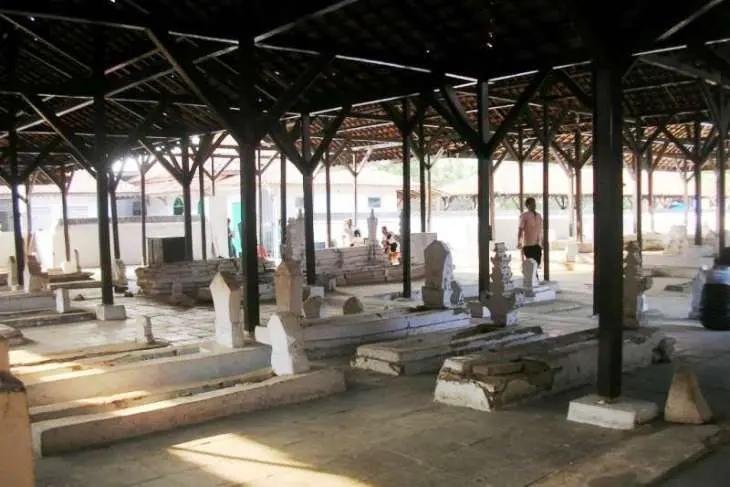 Kompleks Pemakaman Kesultanan Banten - Ziarah ke Pusat Sejarah Islam di Banten