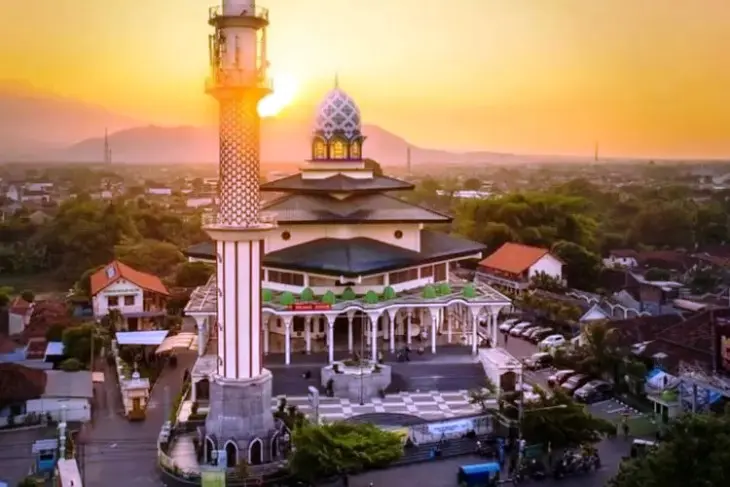 Masjid Agung Kediri - Nuansa Religi dan Arsitektur Megah
