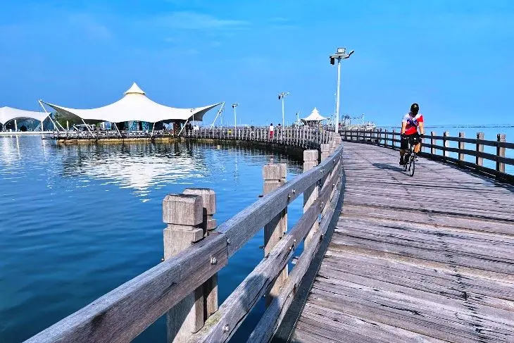 Pantai Ancol - Destinasi Pantai Keluarga Paling Ikonik di Jakarta