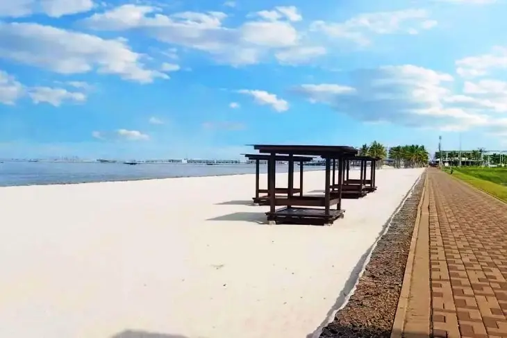 Pantai Pasir Putih PIK 2 - Ikon Wisata Utama yang Selalu Ramai