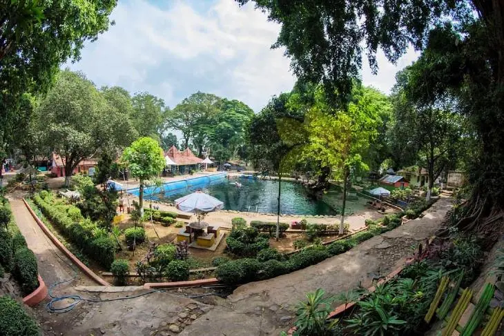 Pemandian Alam Banyu Biru - Sensasi Segar dari Sumber Mata Air