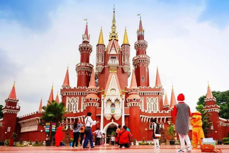 Taman Mini Indonesia Indah (TMII) - Jelajah Nusantara dalam Sehari