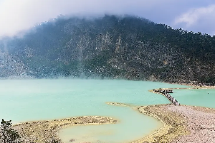 Wisata di Bandung Selatan Kawah Putih - Ikon Wisata Bandung Selatan yang Wajib Dikunjungi