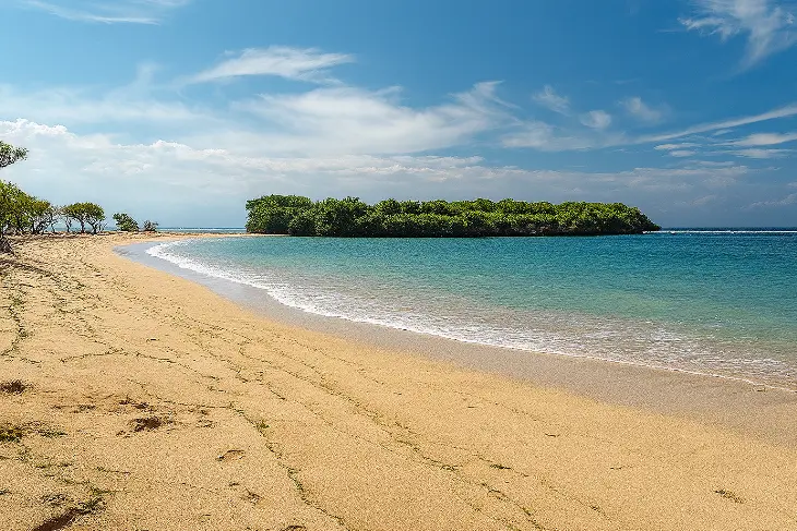 Pantai di Bali: Pantai Nusa Dua - Bersih, Rapi, dan Ramah Keluarga